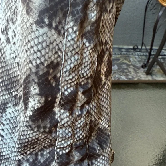 ORTTU, large,Snake Print asymmetrical Shirt for Men - Picture 5 of 12